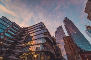 Jak wdrożyć ISO 14001 w małej firmie: praktyczny przewodnik, koszty, obowiązki i korzyści dla biznesu